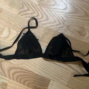 TINY BRALETTE WITH FLOWER